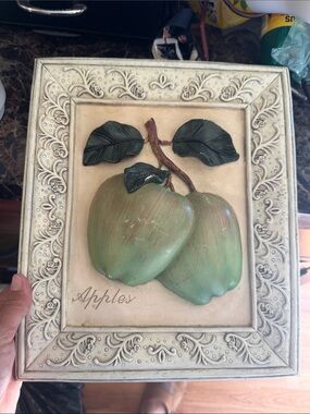Green Apple Wall Art Plaque – Decorative Home Accents(Resin)